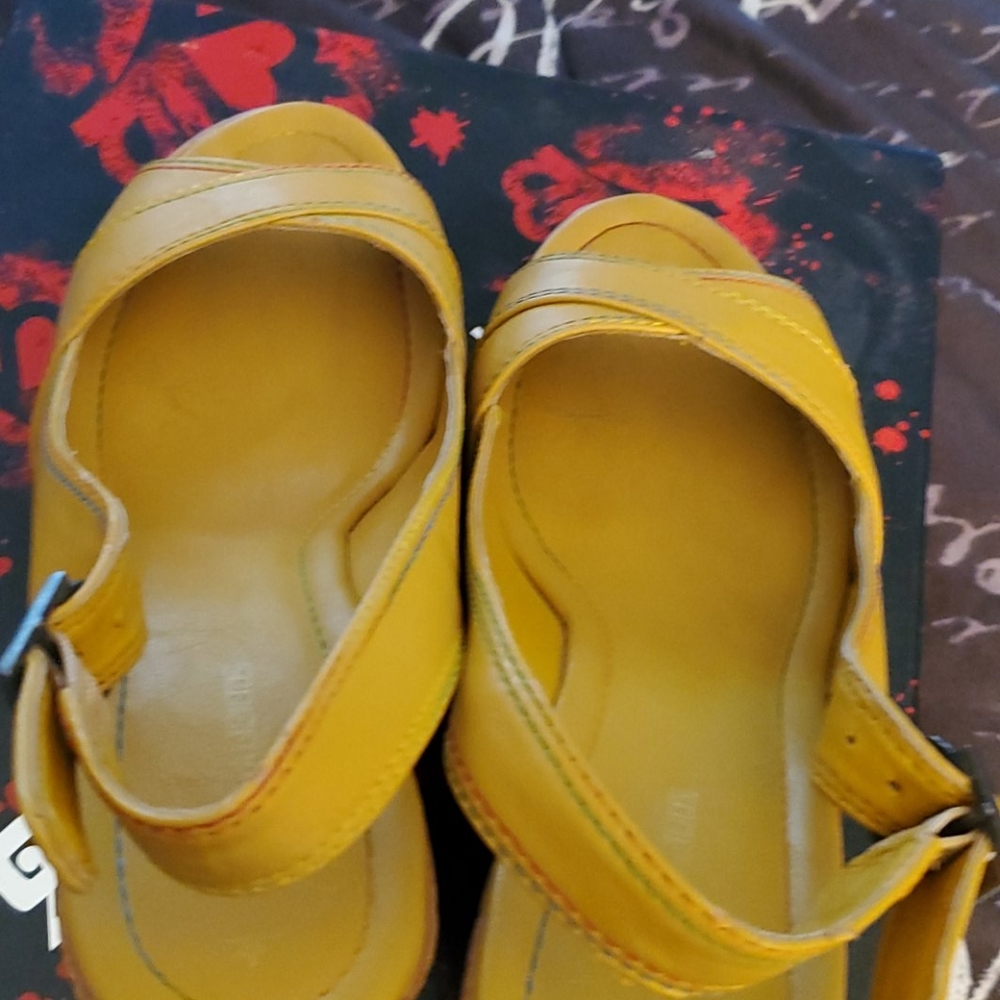 Shoes - Picture 4 of 4
